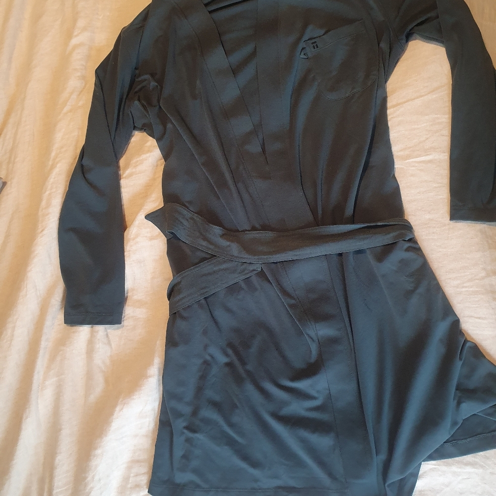 Tommy John Robe - Picture 4 of 4